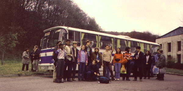 Photo: Bulgarians, Danes, Indians 
and Russians before the departure, 31 kB